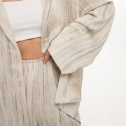 Жіночі костюми